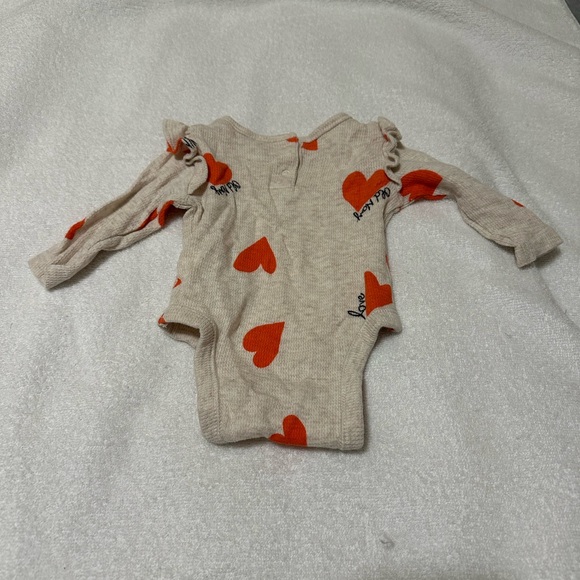 Old Navy baby Valentine's Day outfit long sleeve onesie size 0-3 months - Picture 4 of 8